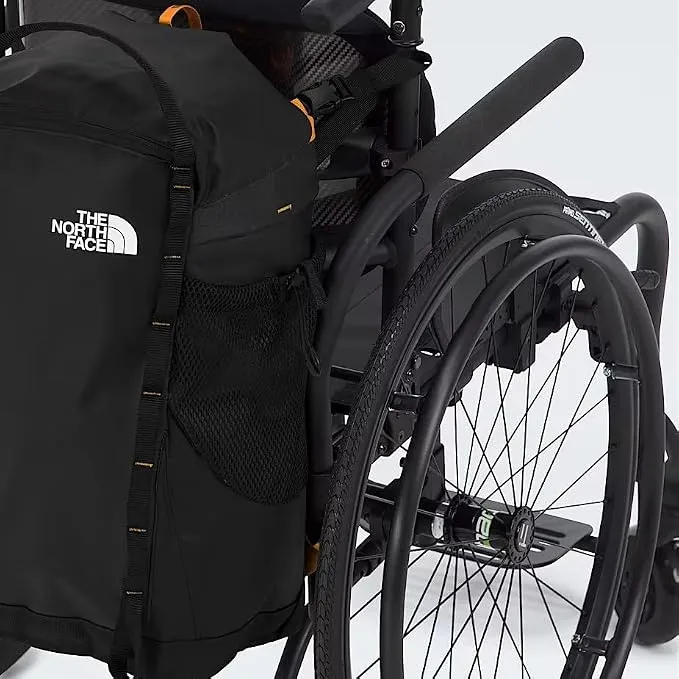 THE NORTH FACE - UNIVERSAL DAYPACK TNF BLACK/SUMMIT GOLD